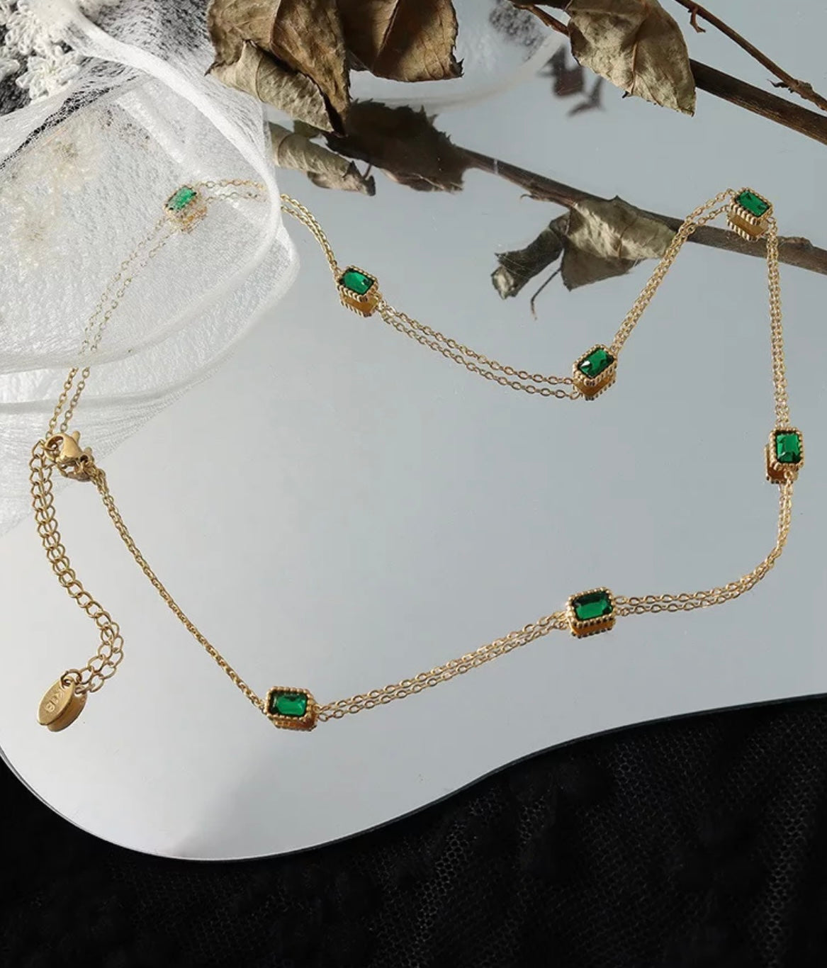 CHARM EMERALD CHOKER