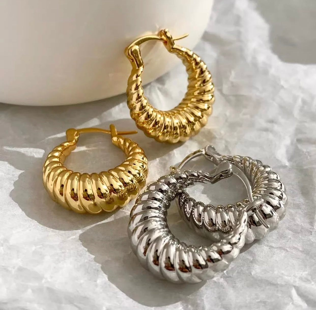 CROISSANT HOOP EARRINGS